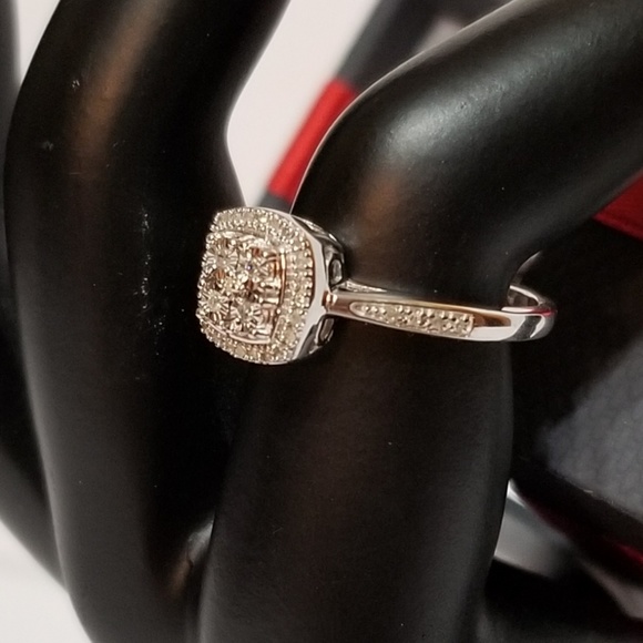 1/10 CT. T.W. Genuine Diamond Ring - Picture 2 of 7